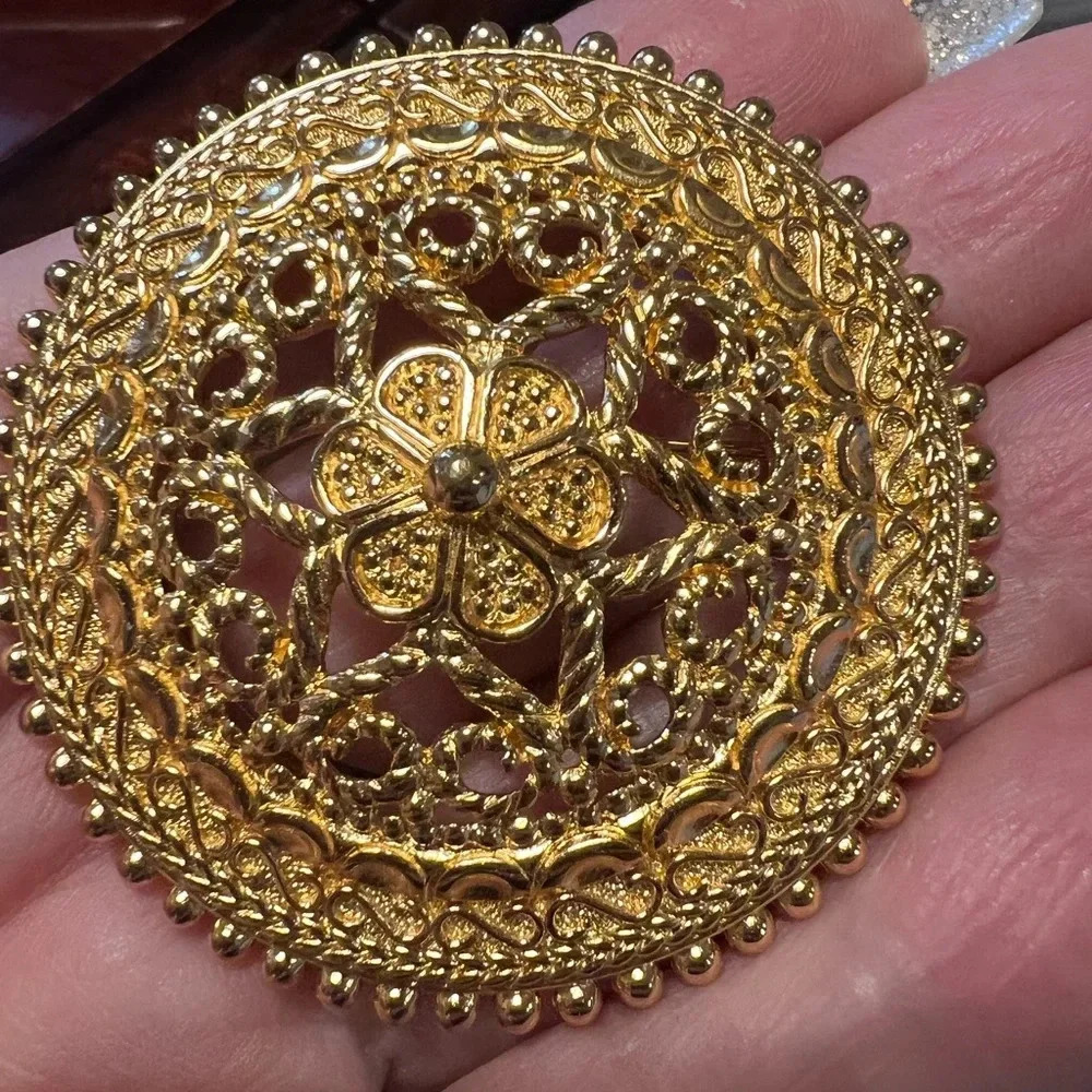 Vintage Christian Dior Gold Filigree Floral Brooch – Intricate Floral Design - Picture 2 of 3